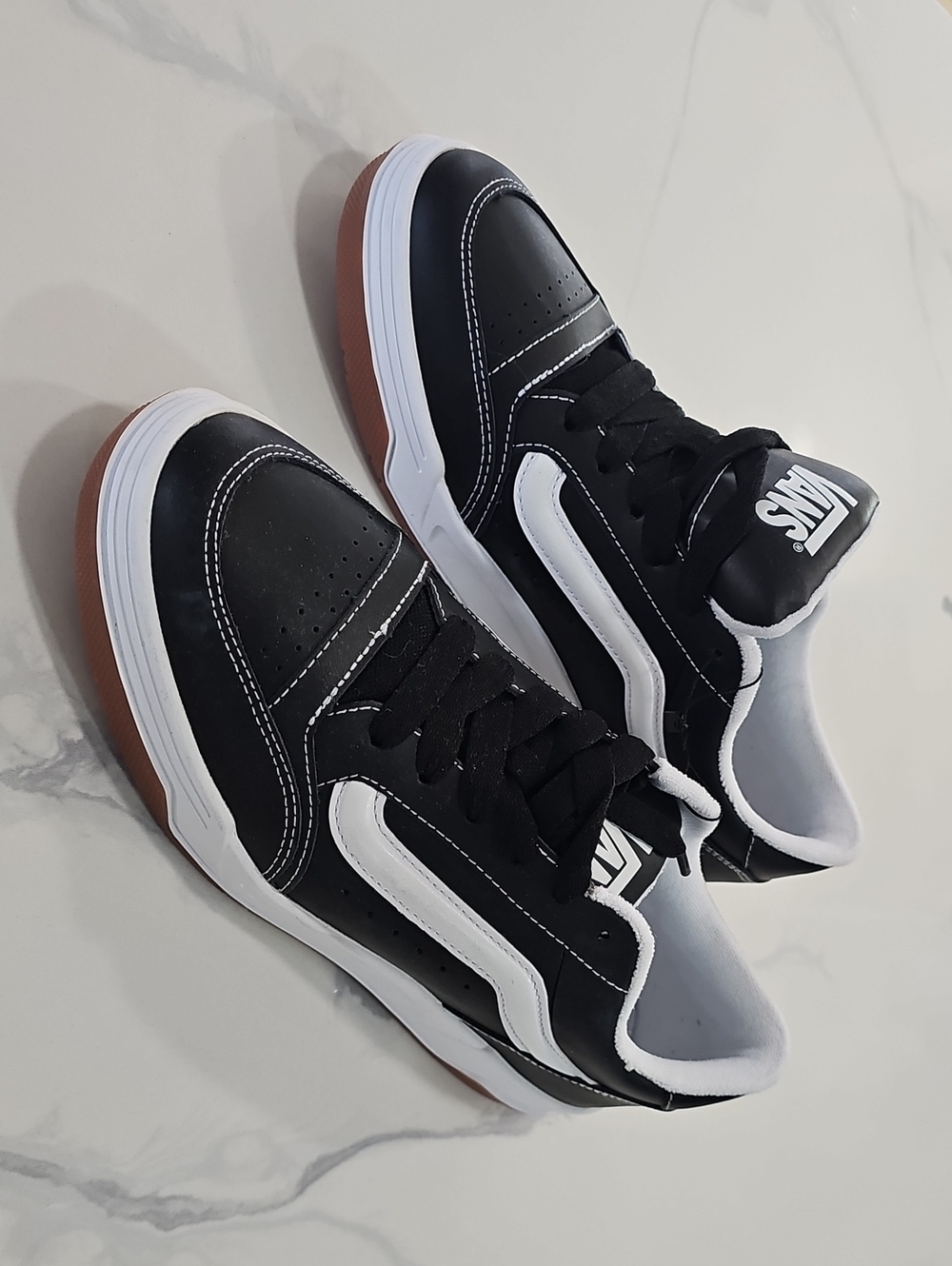 NEW Vans Men Black and White Low-Top Skate Sneakers
